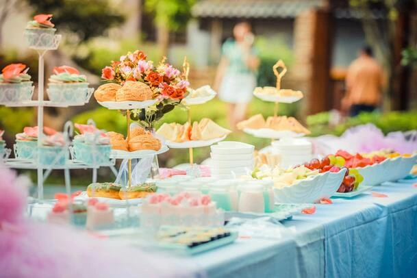 Pemilik Bisnis dan Pemasaran Catering Pernikahan yang Sukses Pemilik Bisnis dan Pemasaran Catering Pernikahan yang Sukses